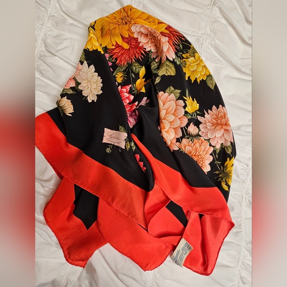 Vintage Gucci Floral Scarf - Picture 4 of 7